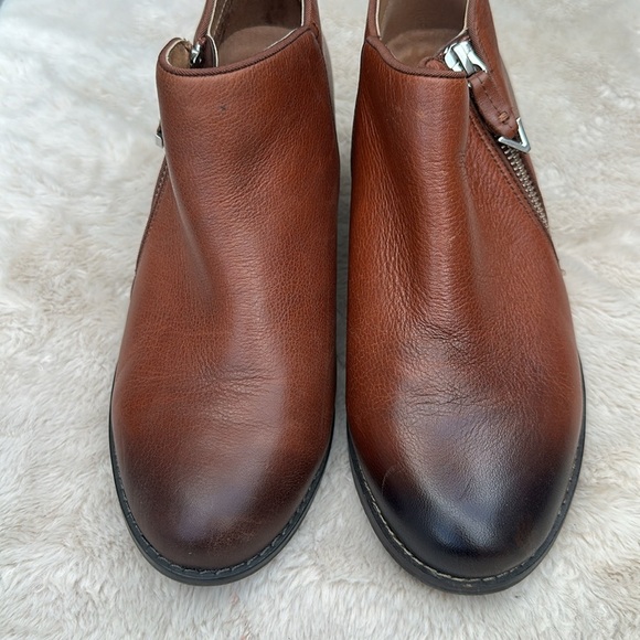 Vionic Brown Ankle Boots with Side Zipper and Low Heel Size 7 - Picture 6 of 8